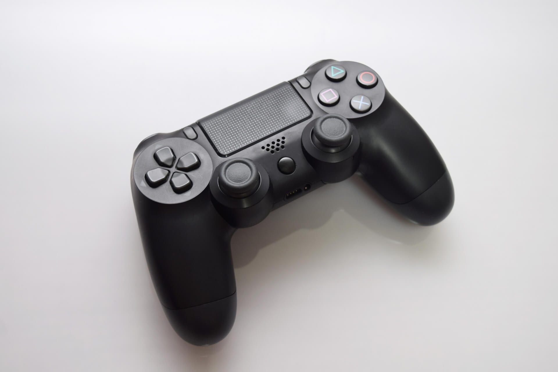 【PS4】 コントローラーが反応しない時の対処法は？