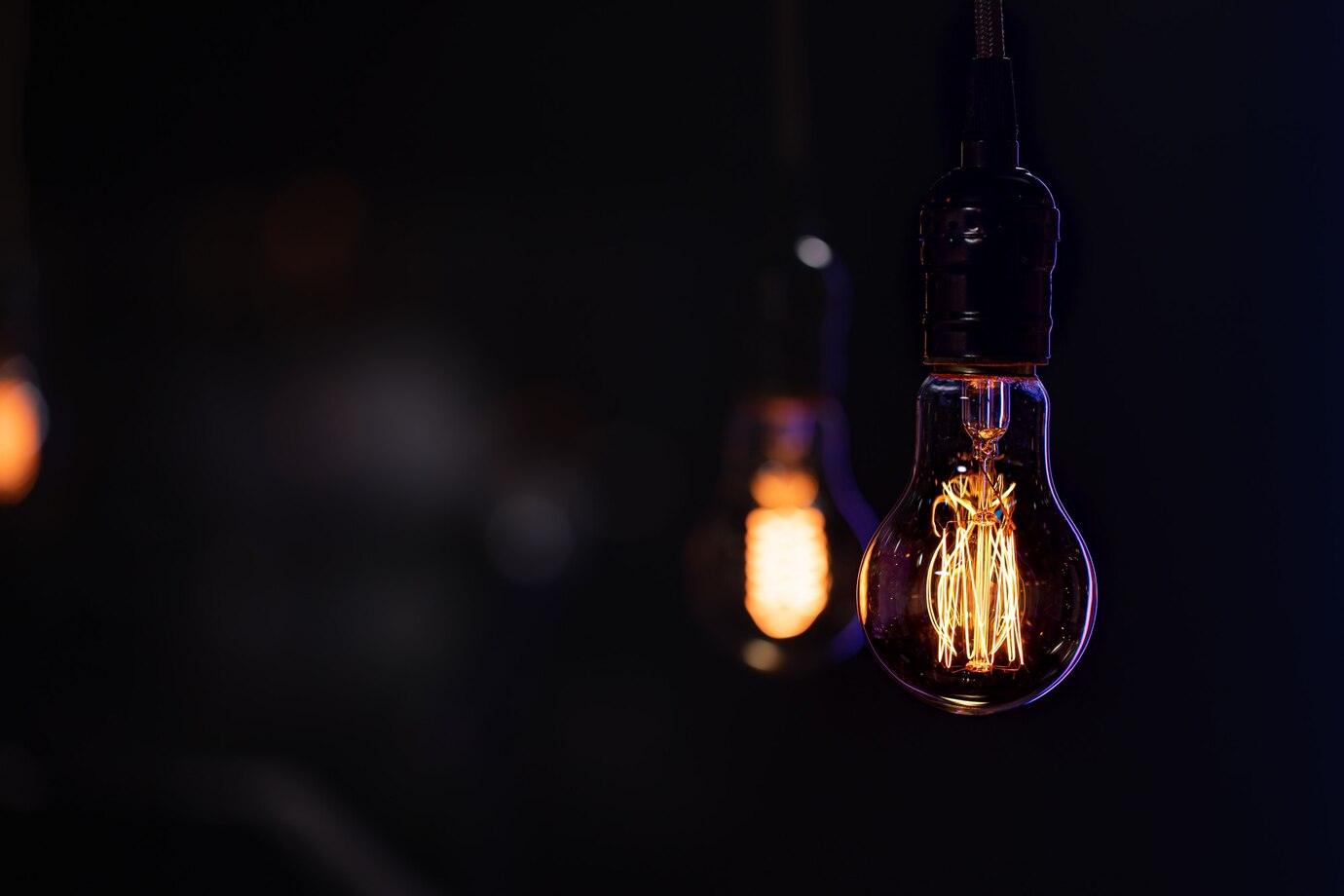 二人暮らしの電気代が2万円は高い?高くなる原因や節約方法まとめ