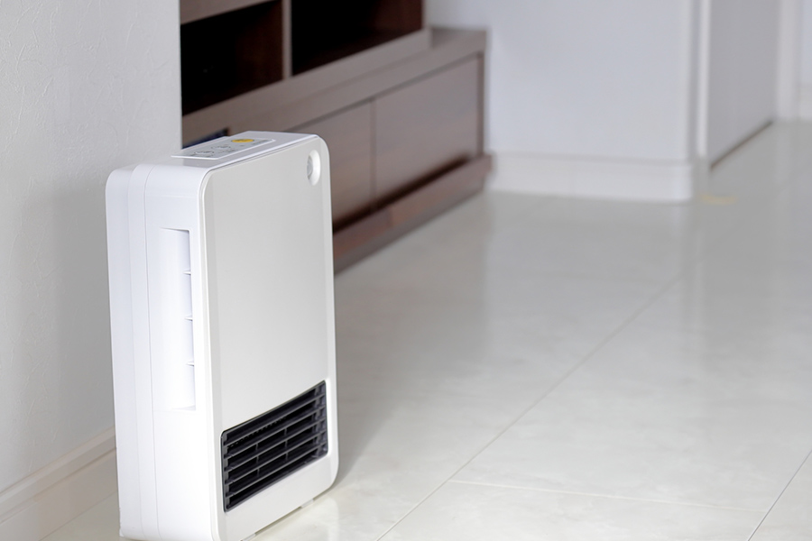 セラミックヒーターとエアコンはどちらが電気代かかる?節約方法まとめ